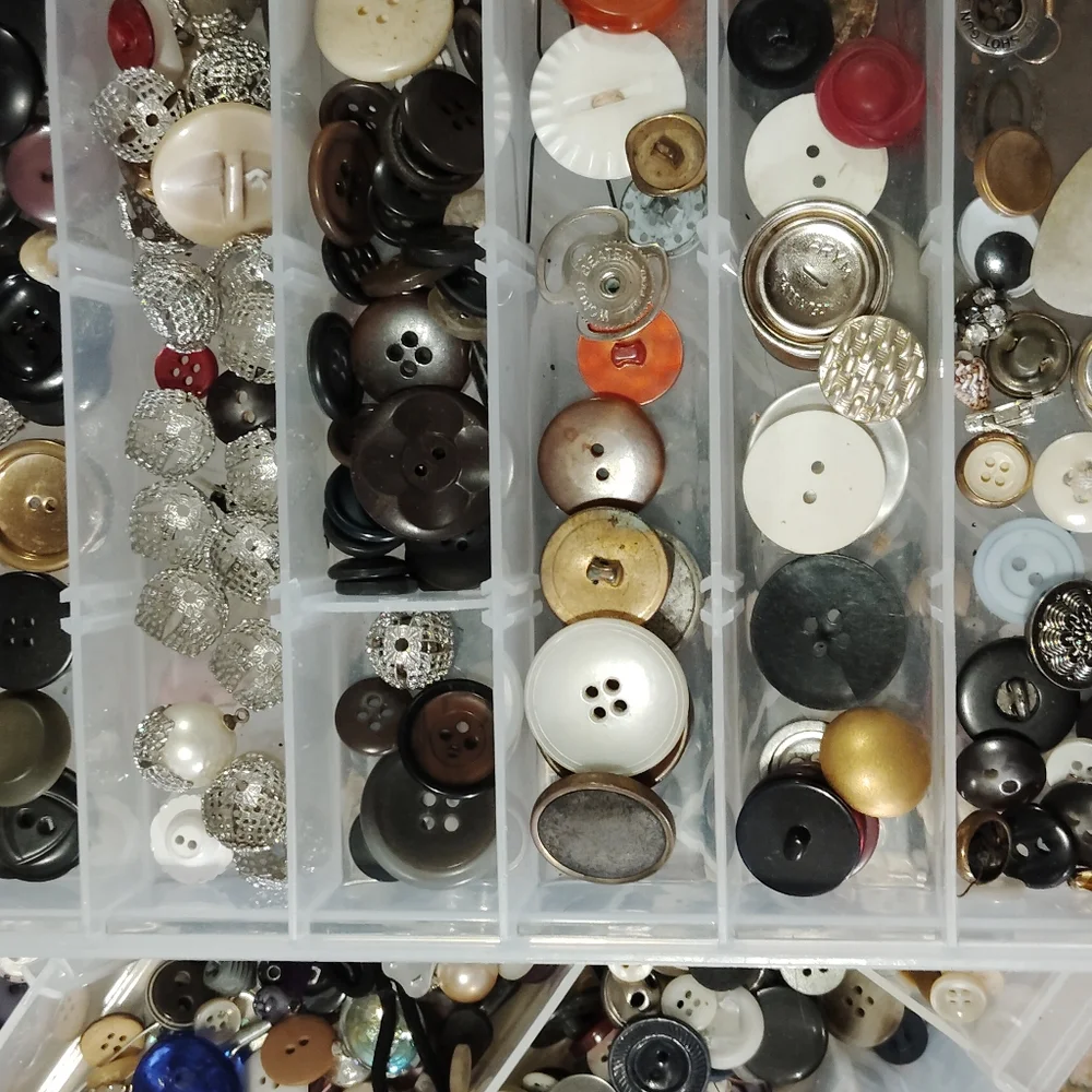 Assorted Button Collection - Picture 14 of 15